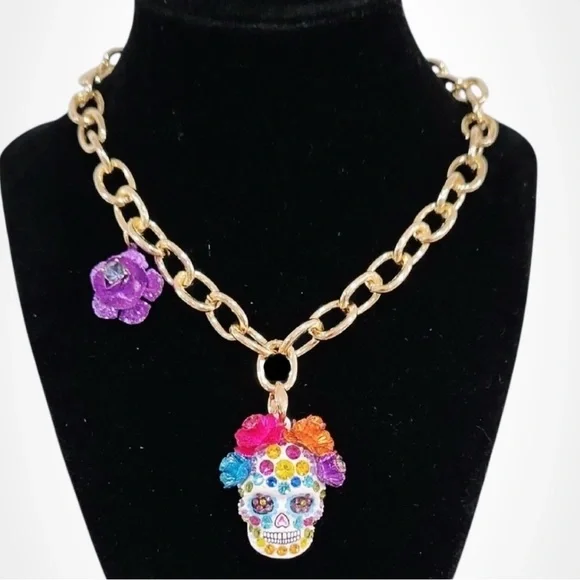 NWT ⚜️💖⚜️ Betsey Johnson Gorgeous SUGAR SKULL SHORT PENDANT MULTI - Picture 8 of 11